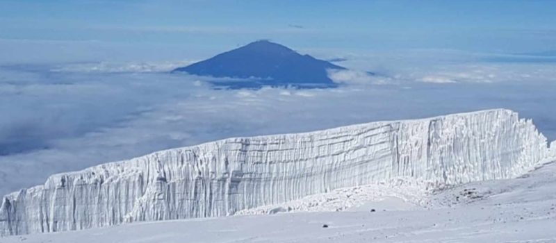 Blick-auf-den-Mount-Meru-vom-Kilimandscharo